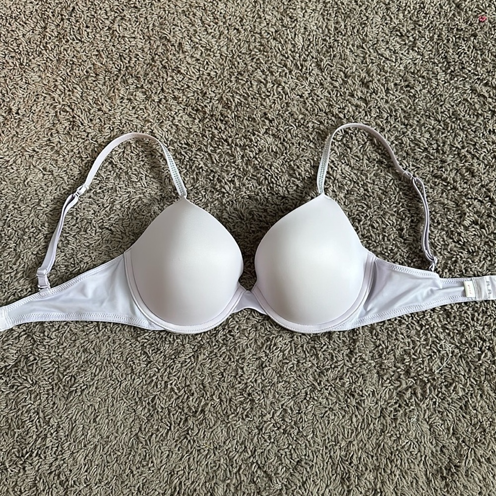 light purple Victoria’s Secret push up bra cup size D band size 32 barely worn!